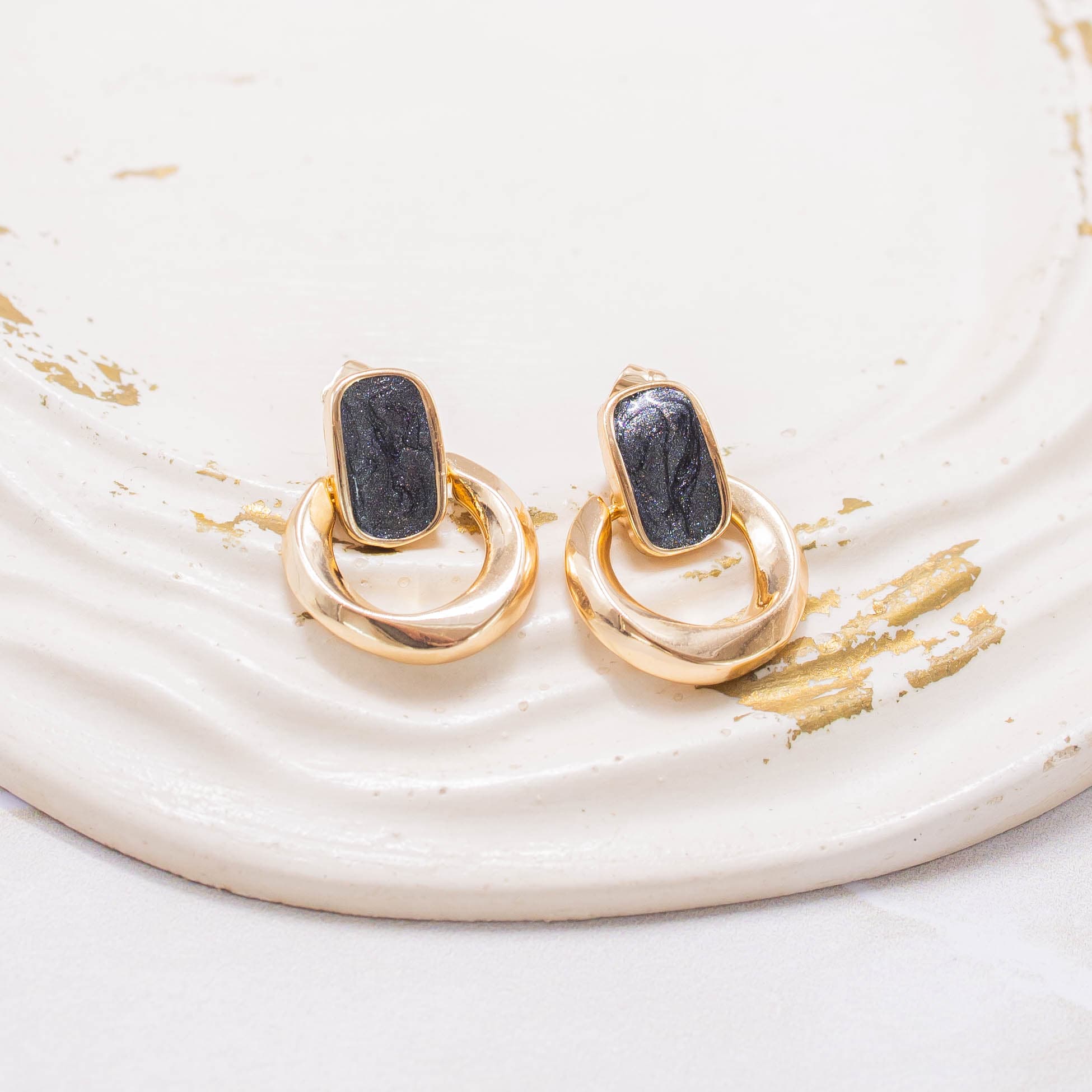 Arete aro negro