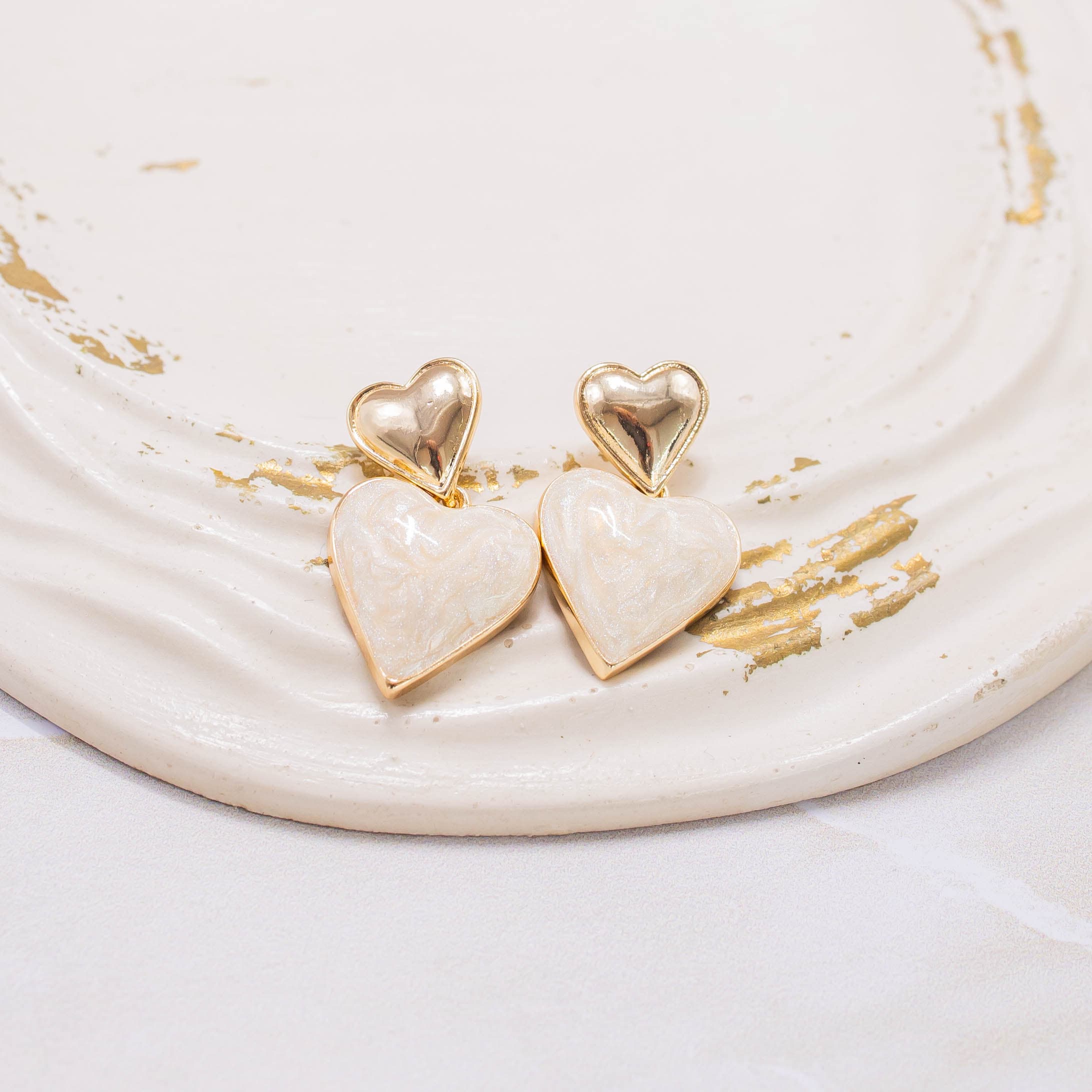 Arete corazón perlado